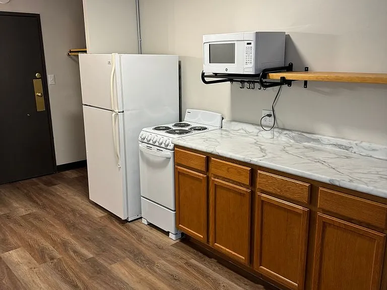 The McCoy at 8035 Apartments - Clive — Photo 15