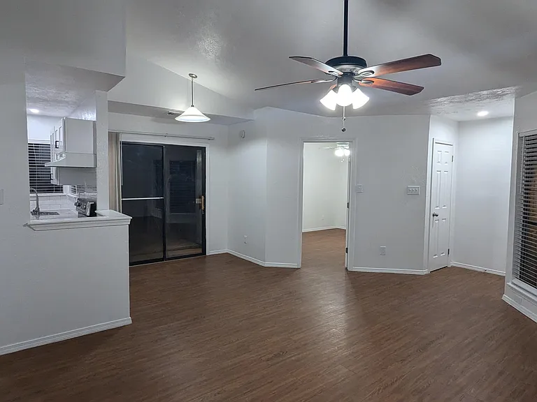 415 Liberty Pl — Photo 4