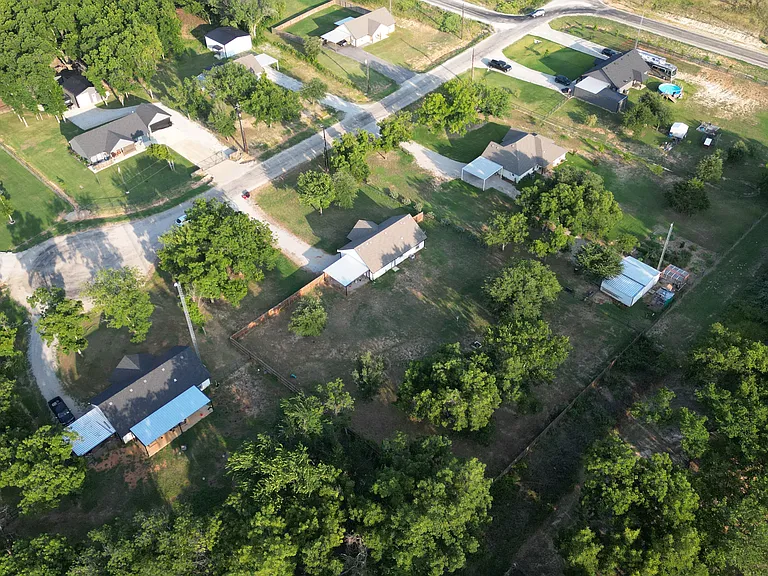 411 Pecan Tree Ct — Photo 31