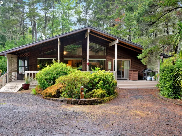 88046 Woodlands Dr, Florence, OR 97439