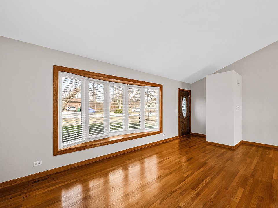 13055 W 28th St, Zion, IL 60099 | Zillow
