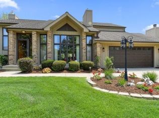 1225 Golf View Dr, Woodridge, IL 60517