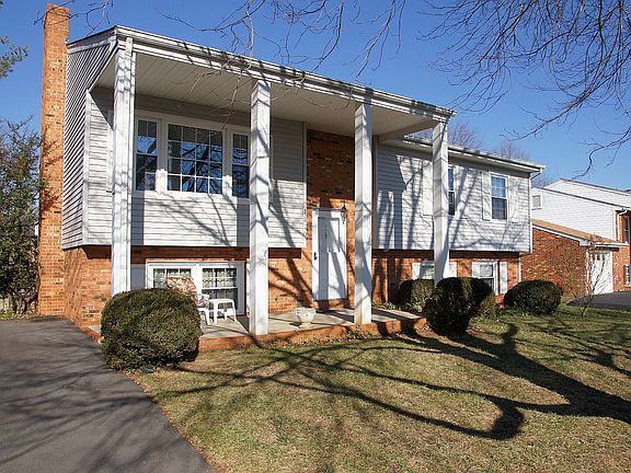 4th image of 1840 Cambridge Dr