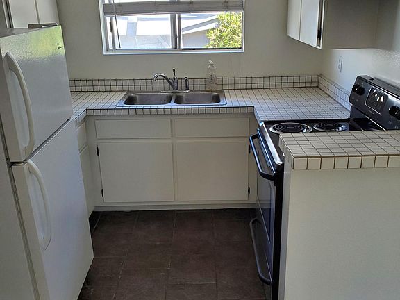 4th image of 520 W Knoll Dr APT H