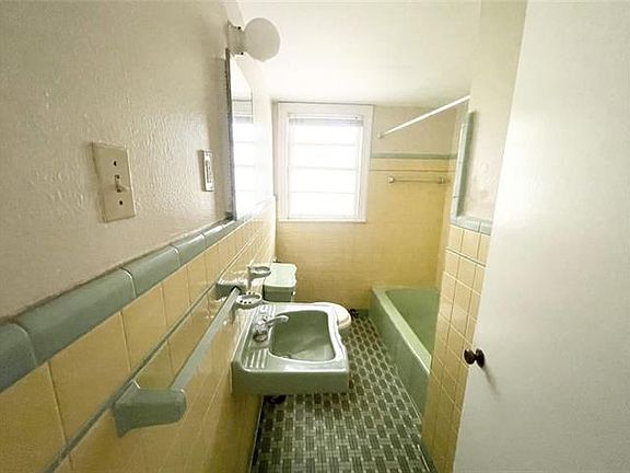 3rd image of 823 N Alexander St APT 8