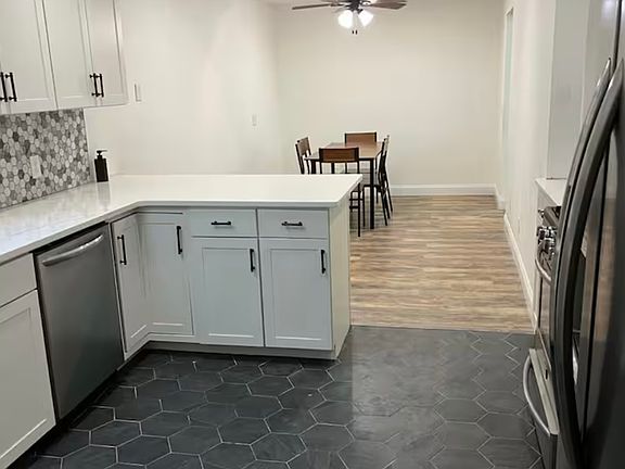 5th image of 304 SW 11th St
