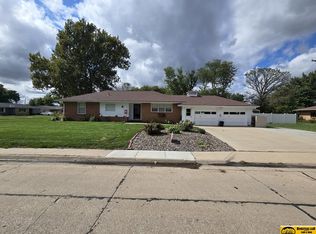 409 N 21st St, Beatrice, NE 68310