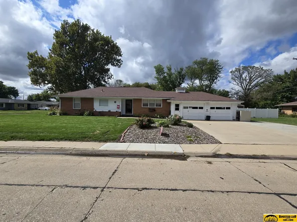 409 N 21st St, Beatrice, NE 68310