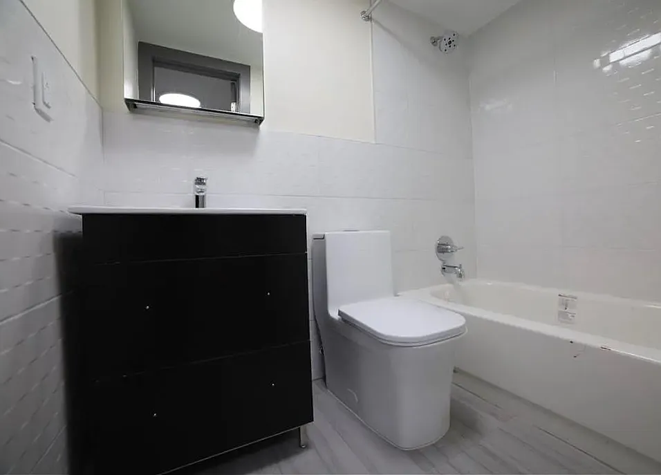 3 bed, 1000 sqft, $2,800 — Photo 2