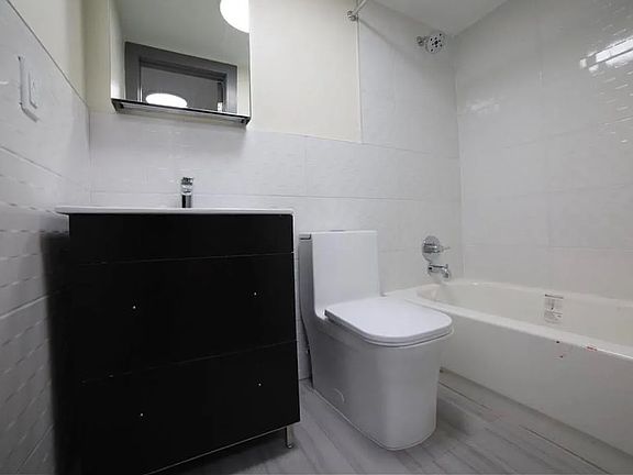 2nd image of 124 McAdoo Ave Floor 2