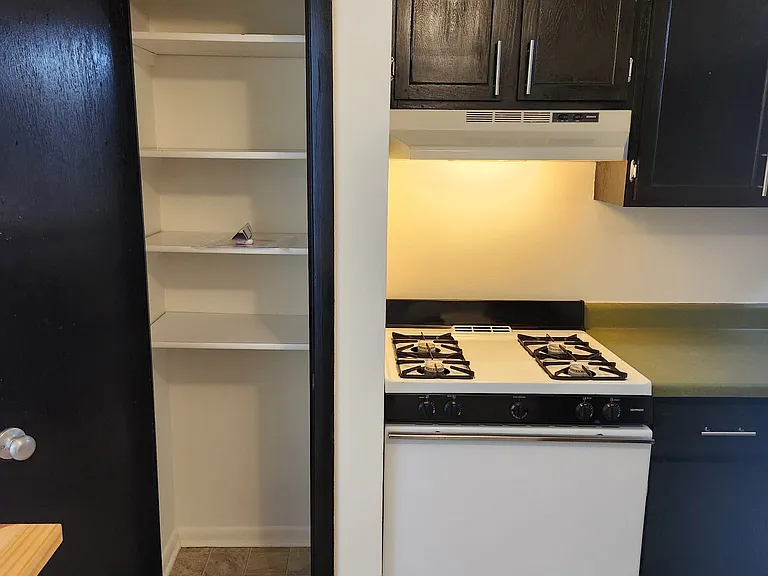 670 E Lincoln Ave — Photo 5