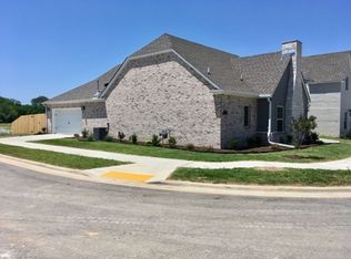 203 N Powderhorn Dr, Fayetteville, AR 72704
