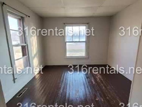 4th image of 510 E 8th St