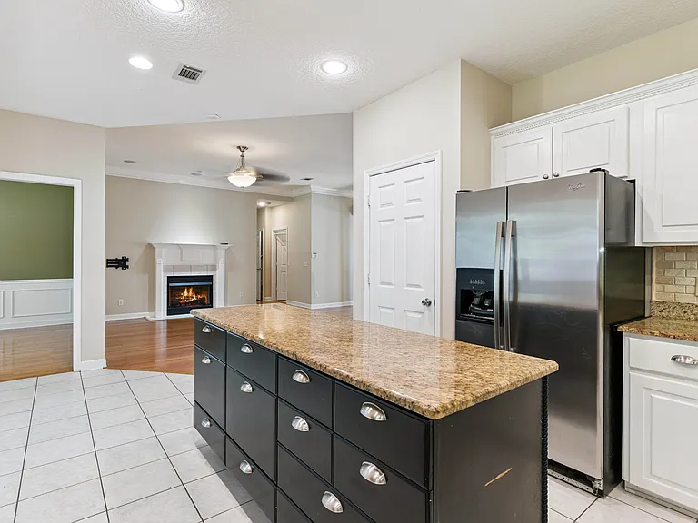 235 Wellington Pl — Photo 6