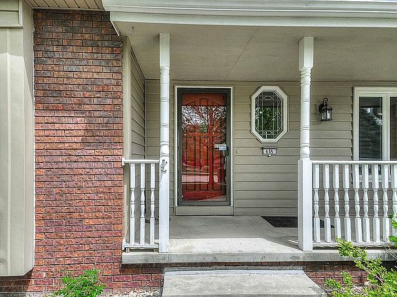 2nd image of 635 N 147th St