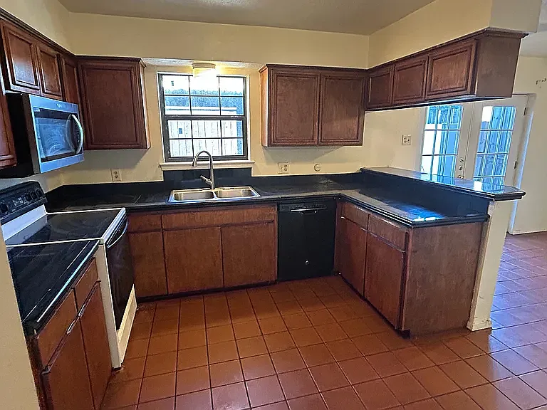 246 Rolling Hills Pl — Photo 3