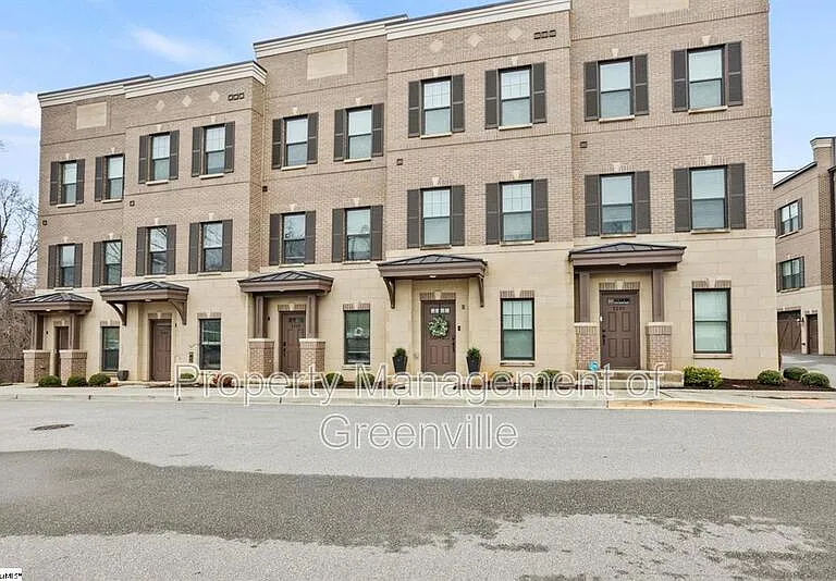 1505 E North St #2101 — Photo 1