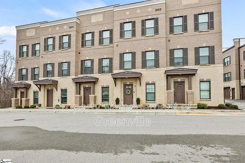 1505 E North St #2101