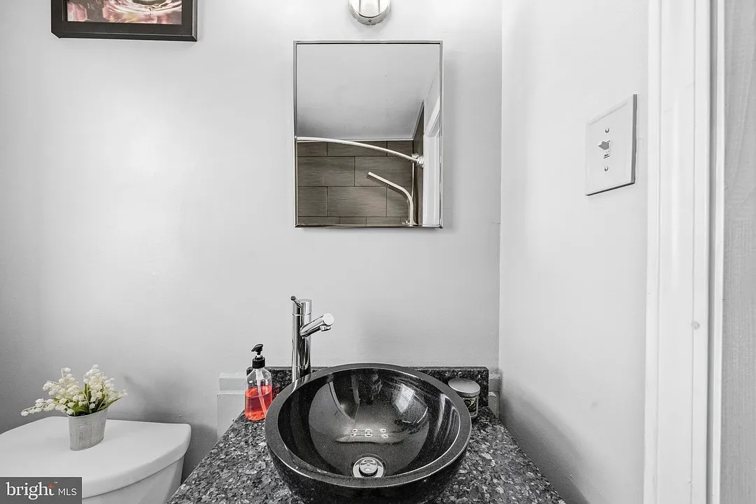 3 bed, 1.5 bath, 1120 sqft, $1,995 — Photo 4