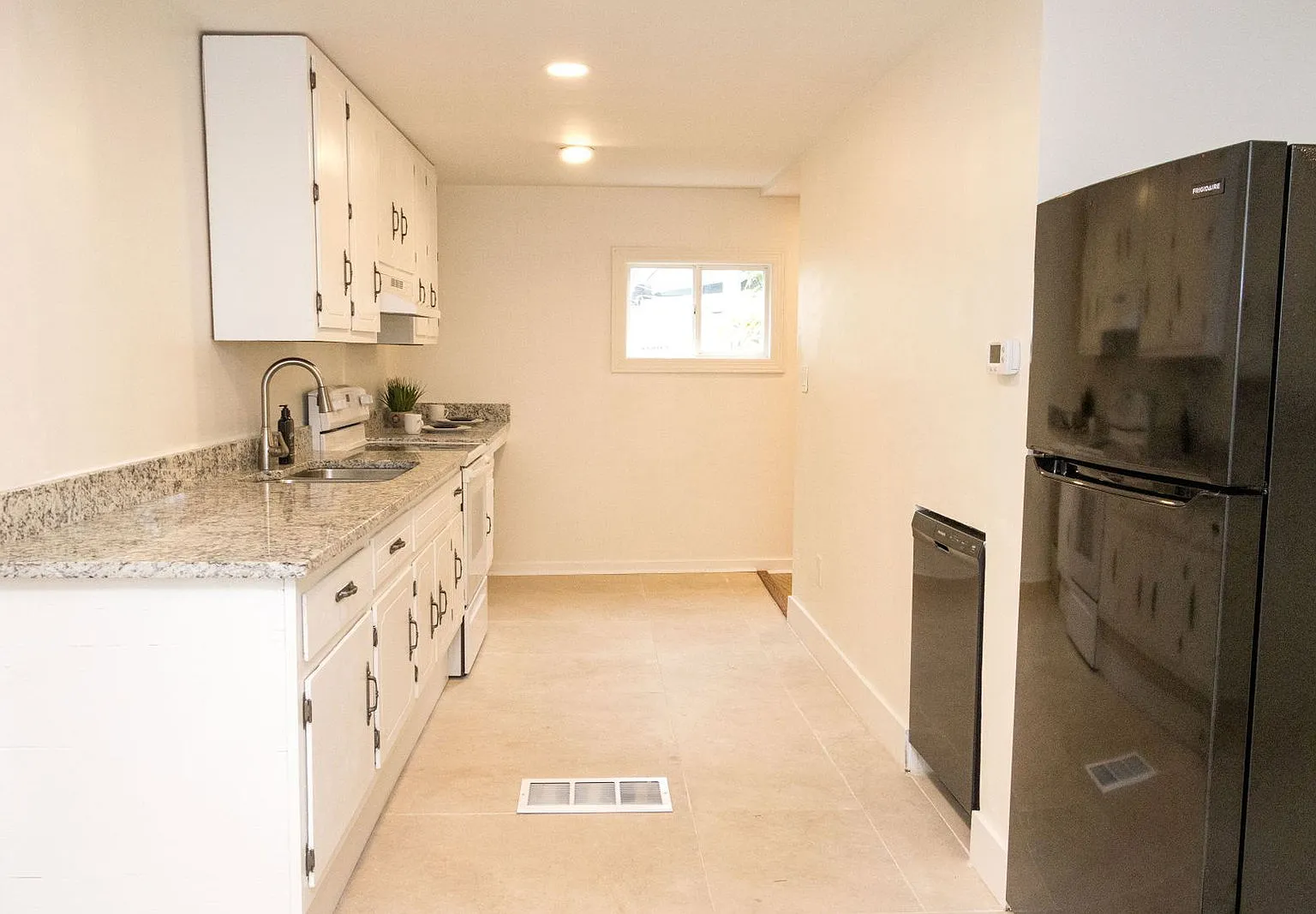 4 bed, 2.0 bath, 1290 sqft, $1,995 — Photo 3
