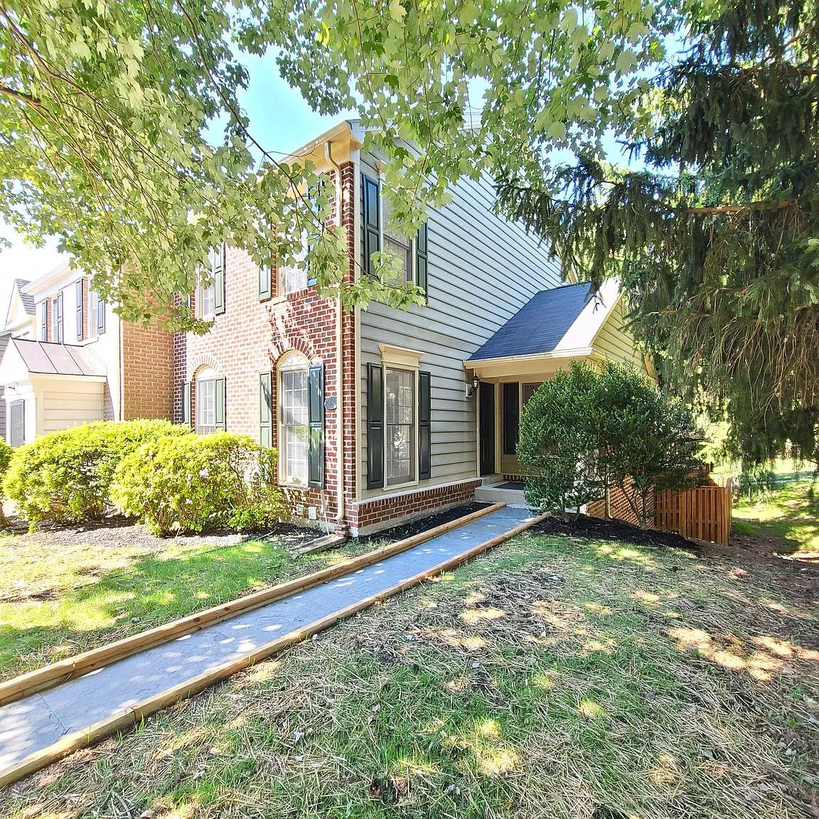 3 bed, 3.5 bath, 1960 sqft, $2,600 — Photo 1