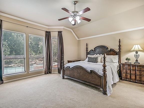5th image of 2427 Pioneer Oaks Dr