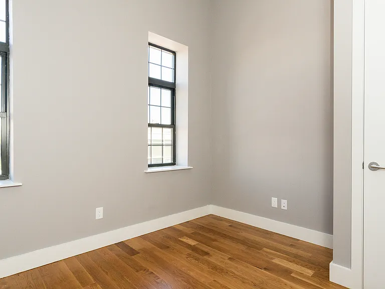 240 Boerum St #3 — Photo 6