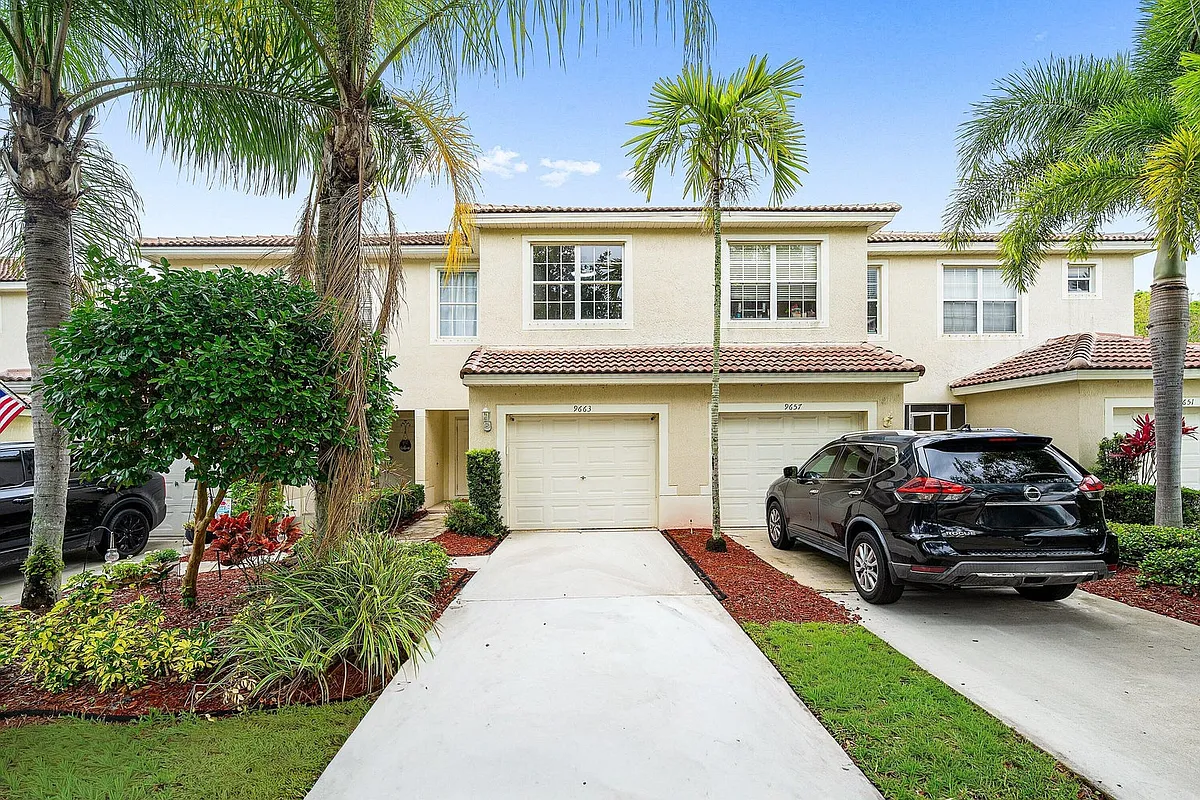 Building Photo - 9663 Lago Dr #0