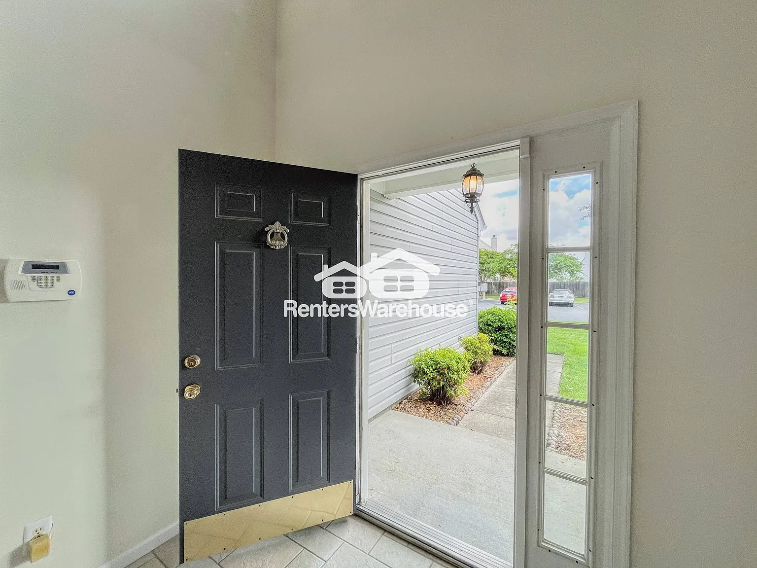 Beautiful Waterfront Property! — Photo 4