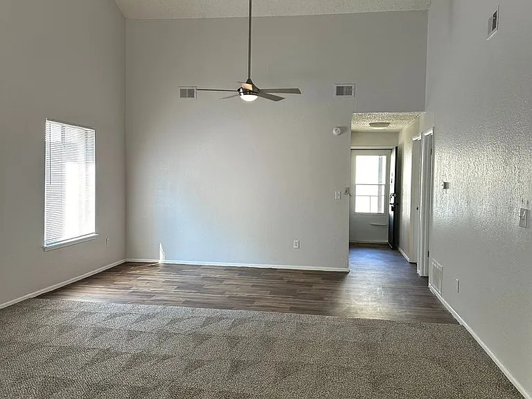 College Hill Flats — Photo 13