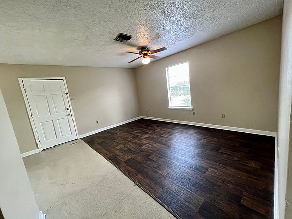 2nd image of 403 Vieux Orleans Cir #C