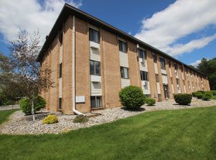 211 S Waverly Rd APT B17, Lansing, MI 48917