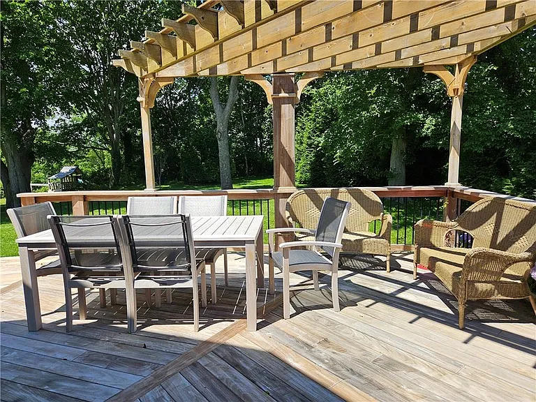 209 Coggeshall Ave — Photo 46