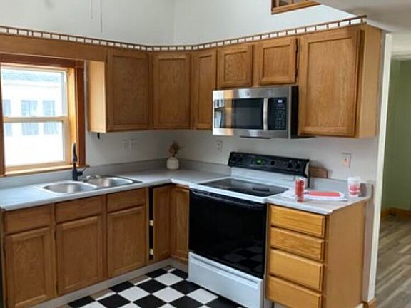 2nd image of 631 Woodlawn Ave
