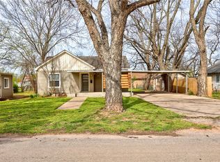 104 SW 8th St, Lindsay, OK 73052