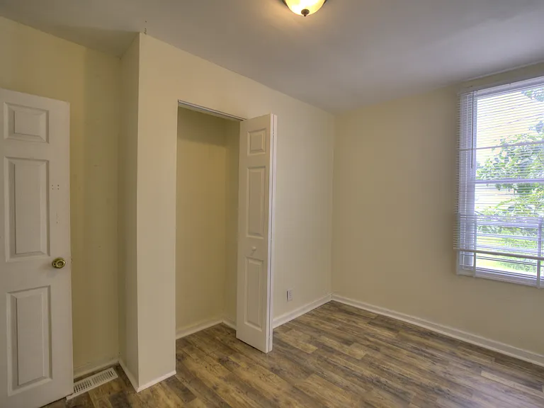2540 Greenmount Ave — Photo 13