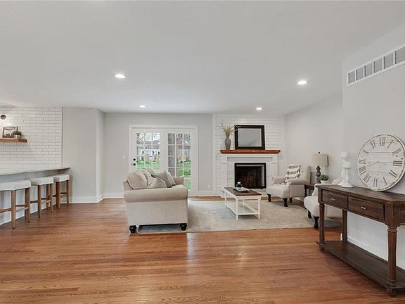 3rd image of 4000 W 98th Ter