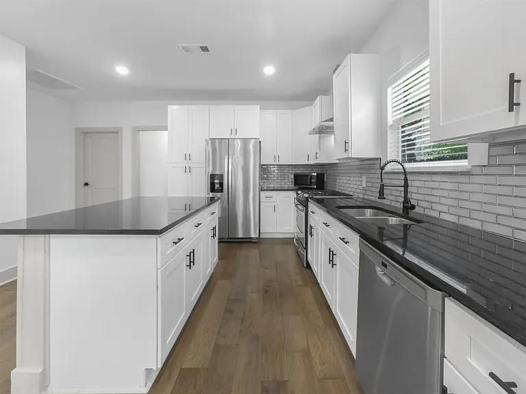 1809 Hardy St — Photo 11