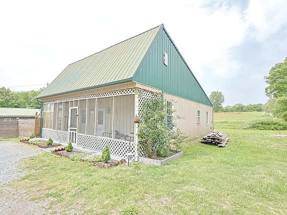 3rd image of 582 Cerulean Rd