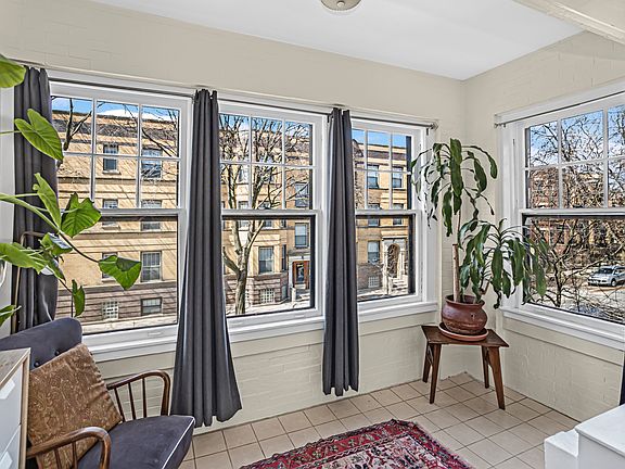 4th image of 6203 N Wayne Ave #2