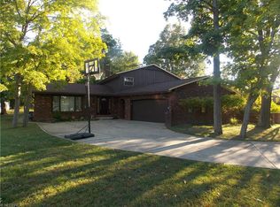 12721 Gardenside Dr, North Royalton, OH