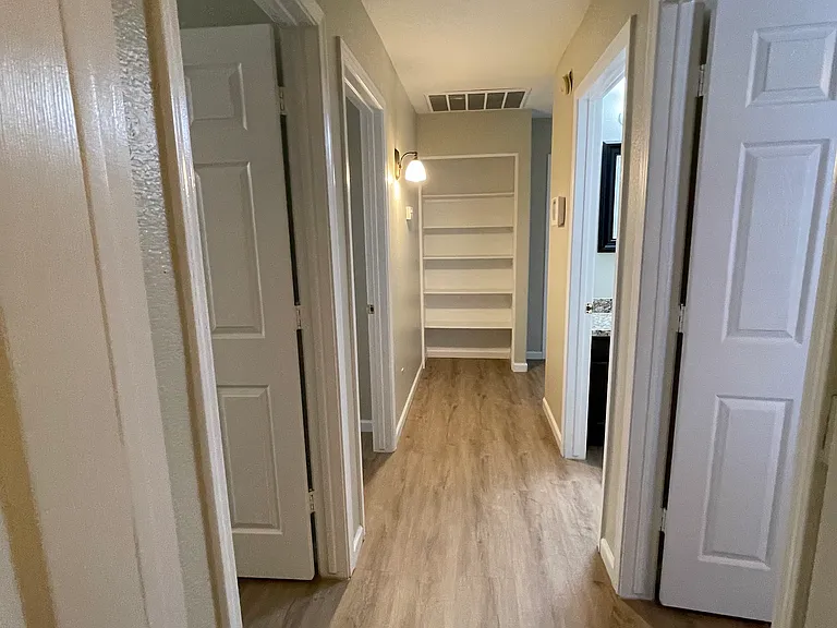 742 N Slate St — Photo 11