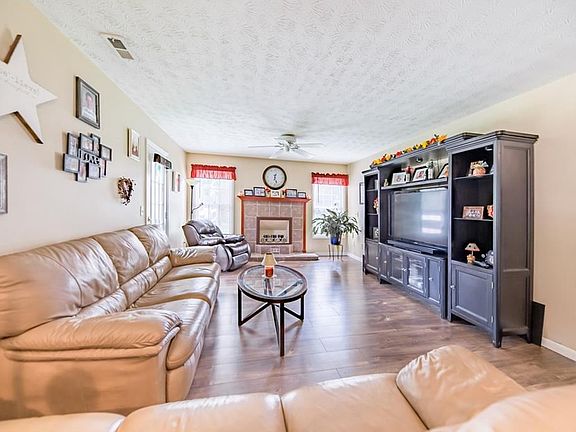4th image of 2367 Munger Pointe Dr