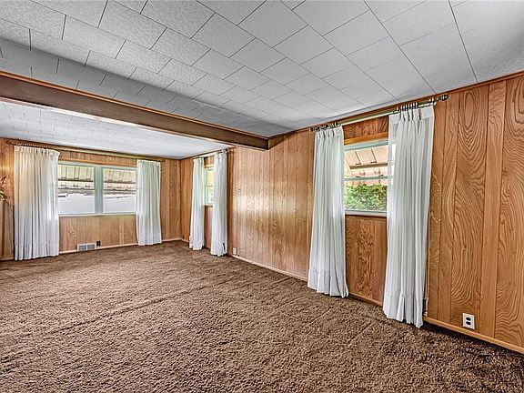 5th image of 111 Pine Dr