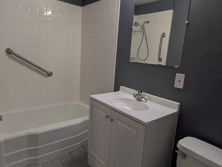 136 Lancaster St — Photo 7