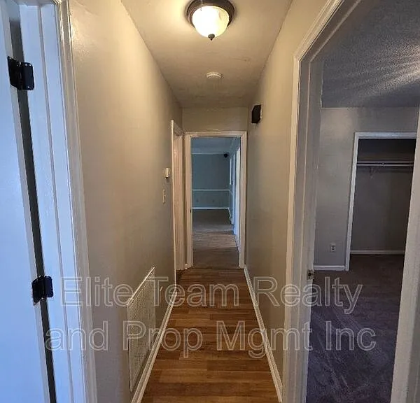2021 Downey St — Photo 10