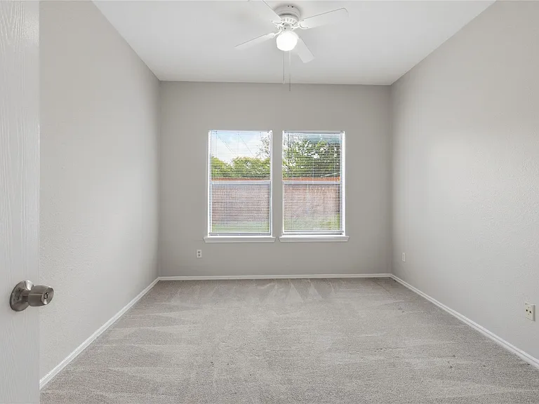2405 W Slaughter Ln — Photo 14