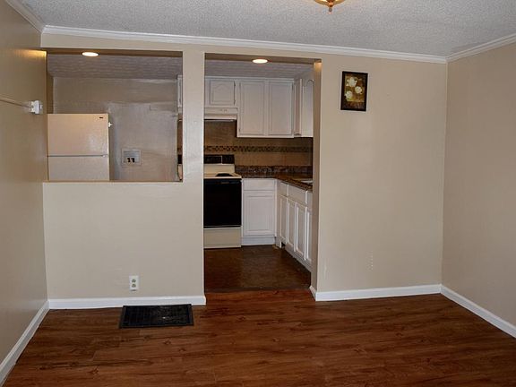 4th image of 5115 Woodglen Dr