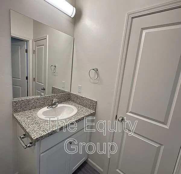 723 S Pinkham #102 — Photo 21