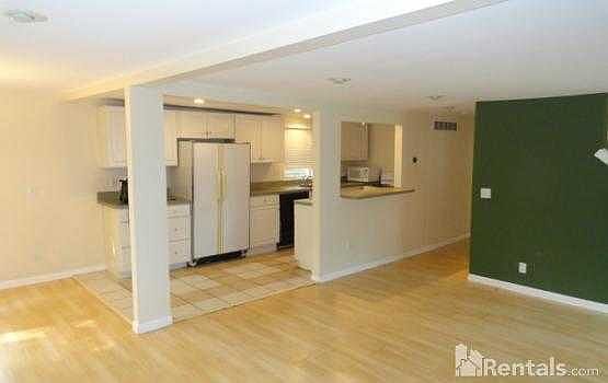 4th image of 3177 Brisbane Ave